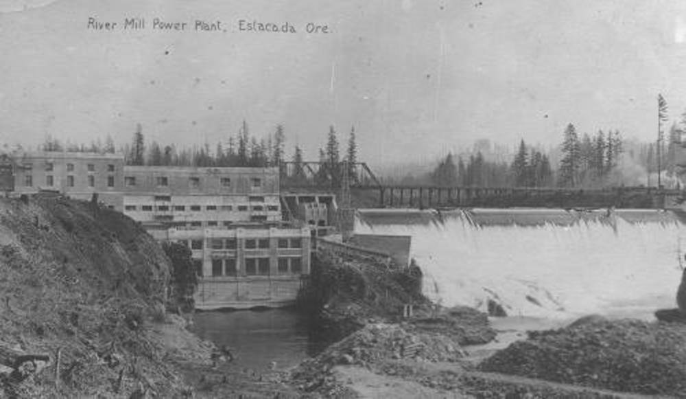 River Mill power plant and dam on the Clackamas River near Estac
